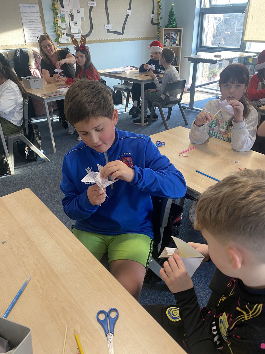 RosebankPS's tweet photo. We had a @STEMAZING1 morning at school today. Huge thanks to Alex, Jesha and Michelle for coming into school and delivering an assembly and classroom workshops all focussed around sustainability and wind turbines. #dundeelearning #stemdundee https://t.co/SL0luhcA2h