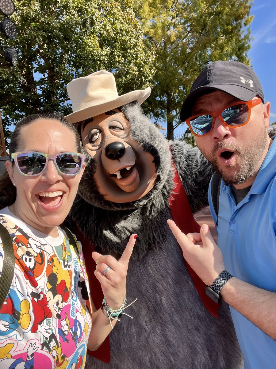 jenbeat1's tweet photo. Omnibus, Big Al, and Peoplemover …
A perfect day at Magic Kingdom. https://t.co/8gvDhcu0Lz