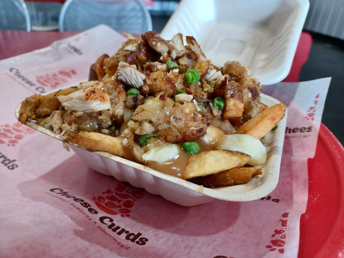 CheeseCurds's tweet photo. It's the most wonderful time of the year, and this next special needs no introduction!
#turkeydinnerpoutine #madeinhouse #poutine #turkeydinner #itsworththewait #chefinspired https://t.co/iQa4tSSuyP