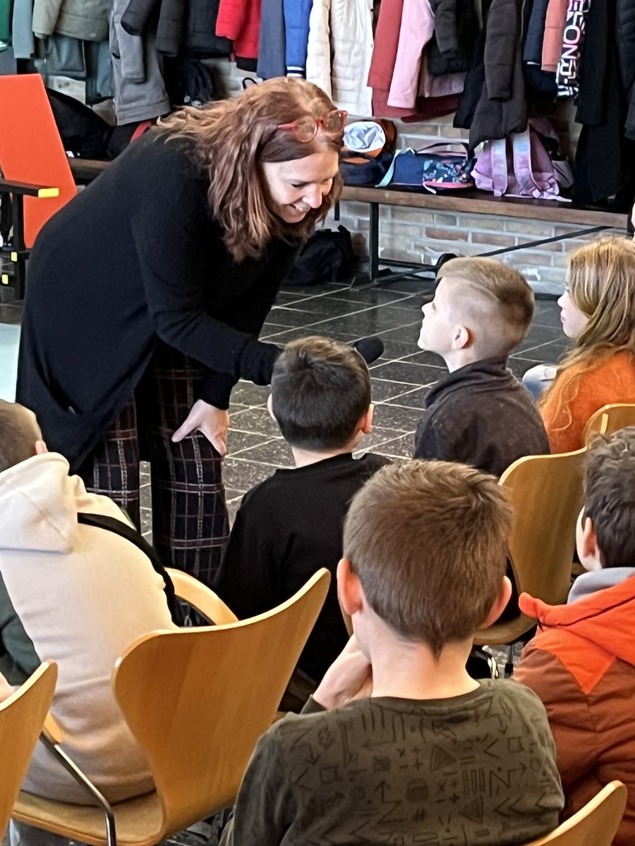 Wat was dat een leuke opening ! ! Kinderen van basisschool De Kring exposeren in <a href="/MuseumNagele/">Museum Nagele</a> “Een hele Kunst” als thema voor een ontwapenende tentoonstelling met de frisse blik op eigentijdse kunst. Met dank aan docenten <a href="/CB_NOP/">Cultuurbedrijf Noordoostpolder</a>  #nutezien #nagele