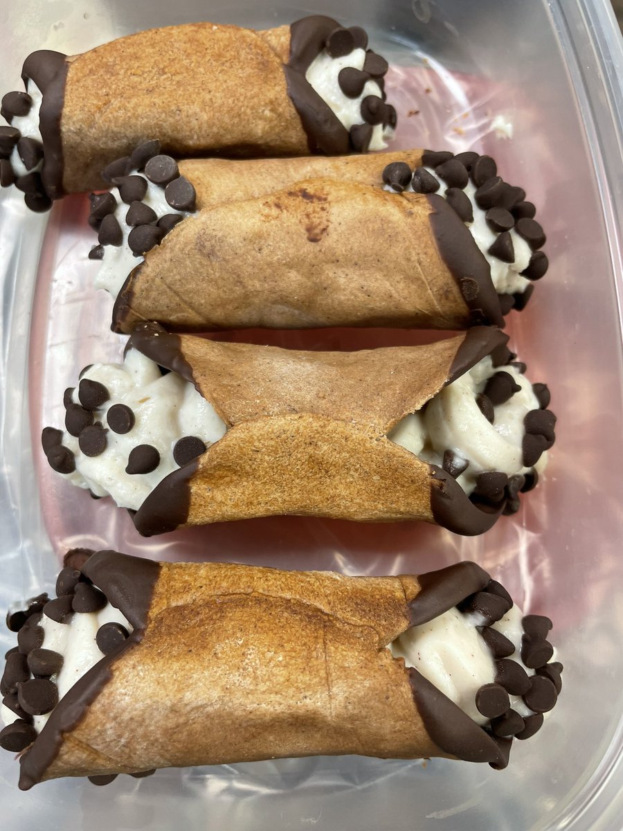 ITALIANatUSF's tweet photo. One of our students made #cannoli from scratch with #veganricotta and cinnamon in the shell for our last class meeting. They were truly delicious and beautifully made! ♥️😋 https://t.co/9N4ngZFMlC