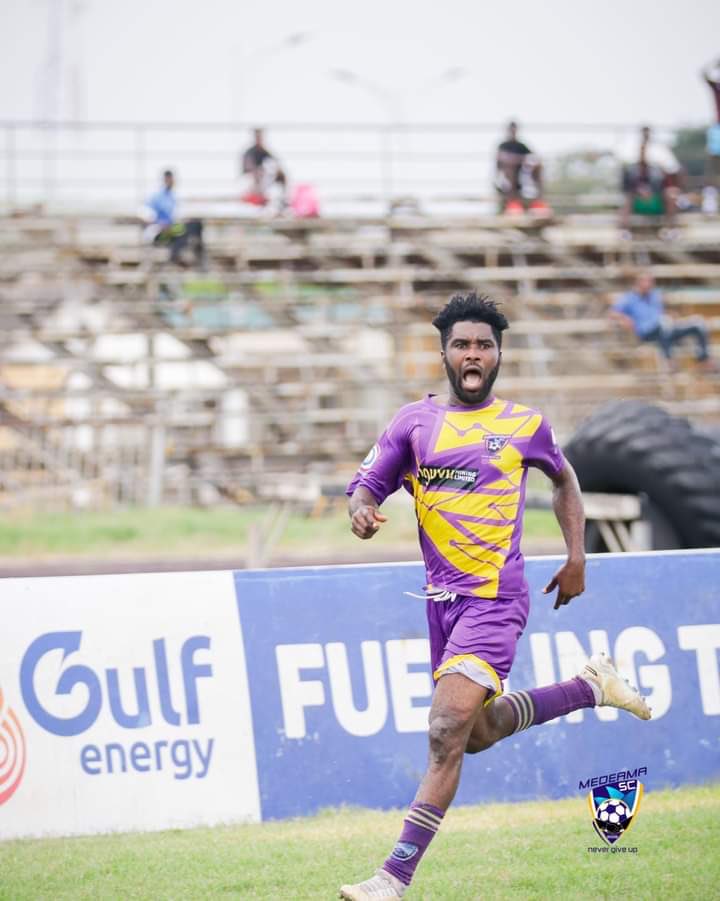 GOOOOOOAAAAL Kamaradini Mamudu gives Medeama the lead. 90+’ Medeama 2-1 CR Belouizdad #JoySports