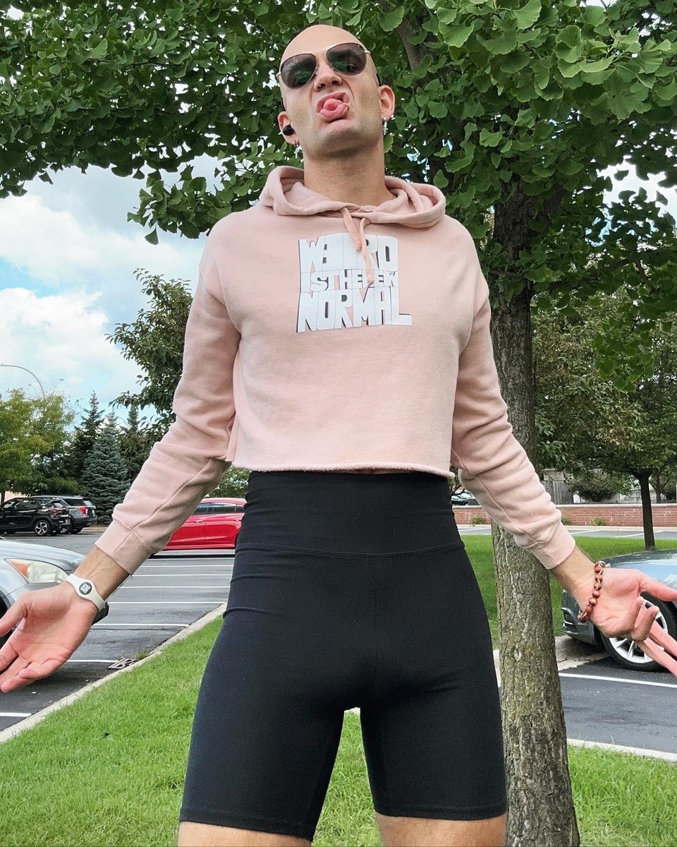 unitybyjabril's tweet photo. feel your best, wherever you’re going.
#croptop #crophoodie #WeirdIsTheNewNormaL #loveyourskin #loveislove #nonbinarypride https://t.co/15cyiPuRgg