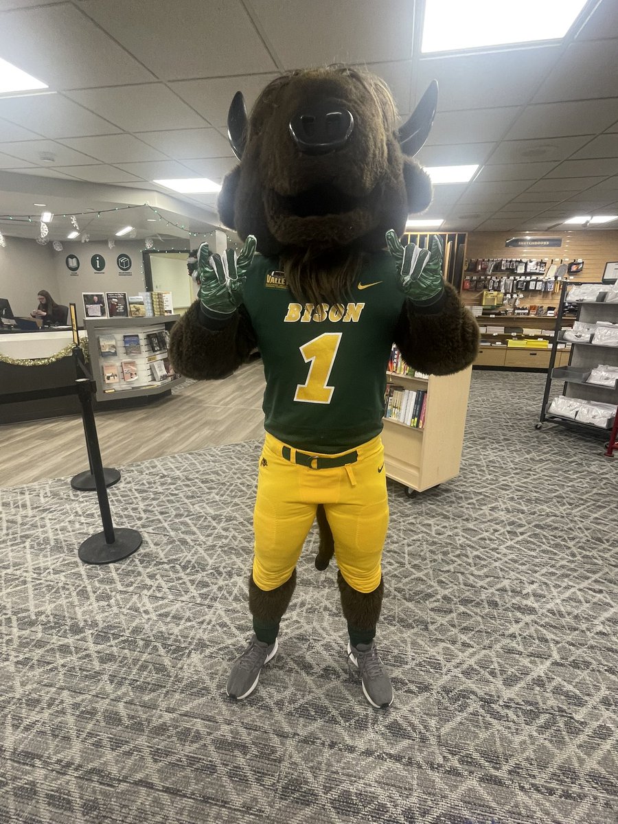 Come to @ndsubookstore for deals, free treats, and Thundar! I’m here signing books until 1:00. (P.S: it smells like roasted almonds. 😍) #shopsmall