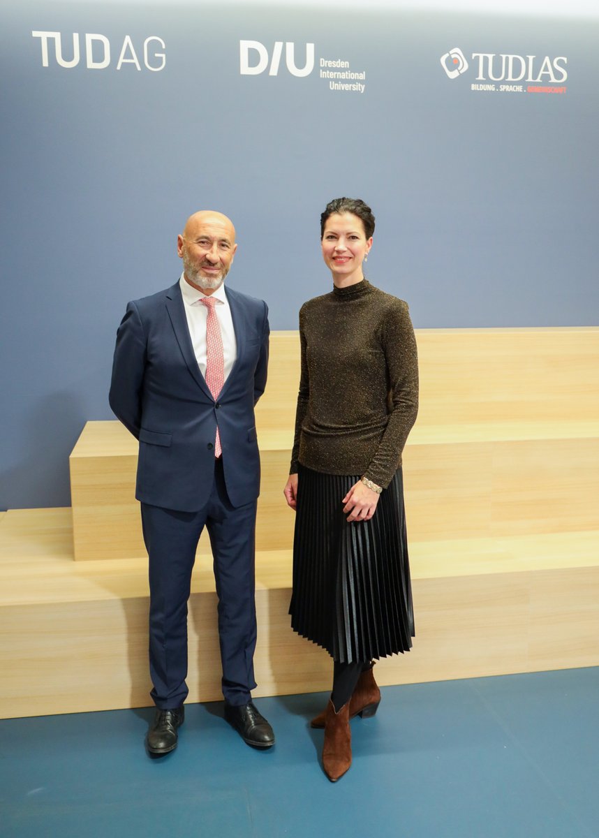 🎓🎉 Willkommen Prof. Dr.-Ing. habil. Antonio Hurtado als neuer Präsident der DIU! Dr. Merle Emre (DIU CEO) und das DIU-Team freut sich auf die Zusammenarbeit! #Innovation #Hochschule 
➡️bit.ly/diu_praesident