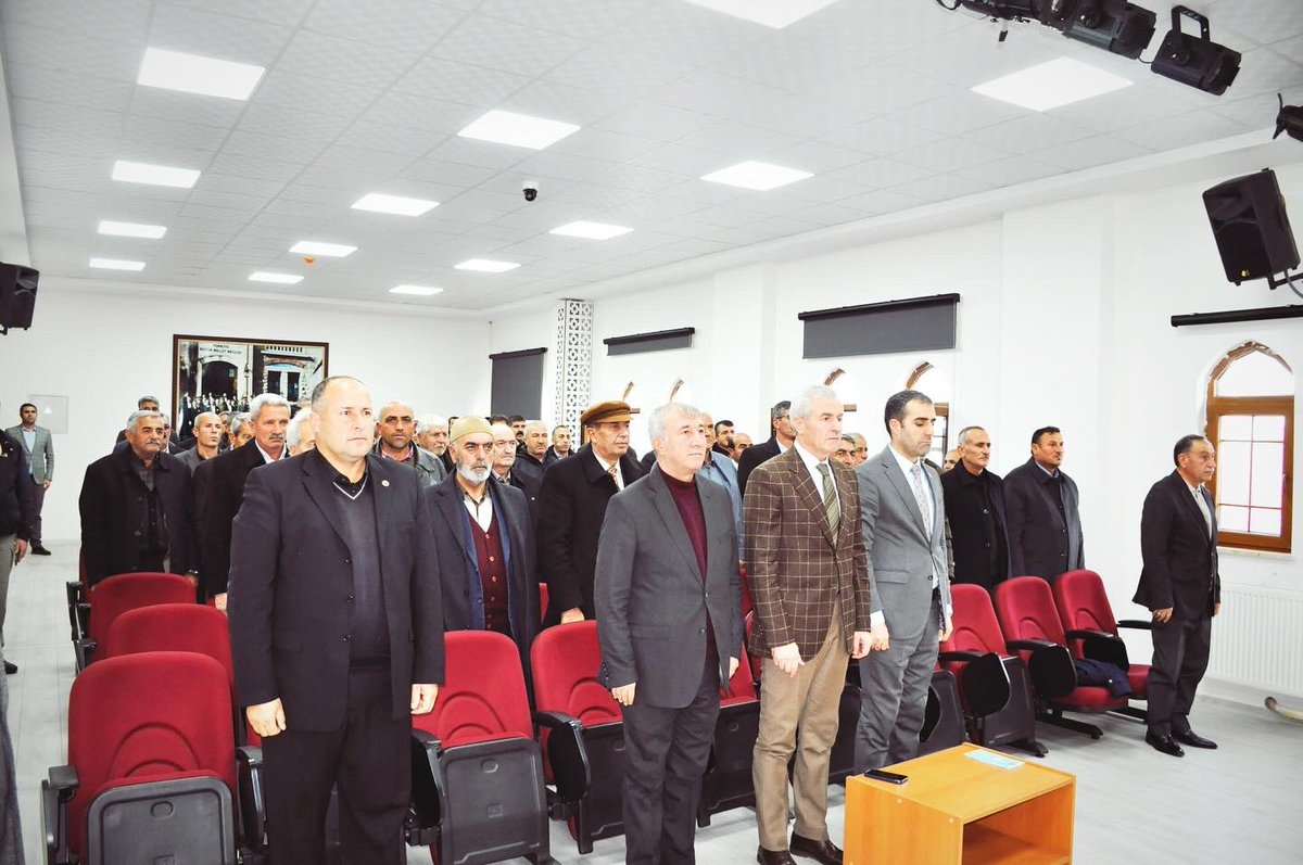 Muskhgb's tweet photo. Vali Yardımcımız Birlik Başkanımız @CihatAbukan riyasetinde, Birliğimizin Kasım ayı olağan genel kurul toplantısını gerçekleştirdik. Birlik encümen ve 98 köy muhtarımızın katılımıyla gerçekleşen toplantıda 2023 ve 2024 yılı faaliyetleri ile köylerimizin talepleri değerlendirildi. https://t.co/XFDjKy4Eb6
