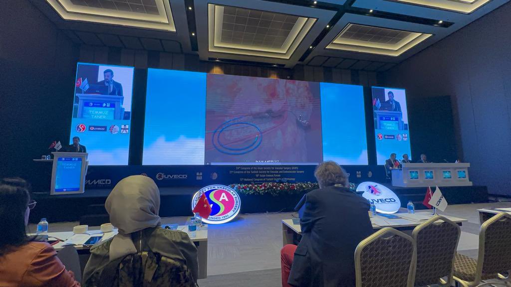 RasitDinc's tweet photo. ASVS2023, Asya kıtasından ve ülkemizden damar cerrahlarını bir araya getirerek, damar cerrahisi alanında benzersiz bir uluslararası iş birliği ve bilgi paylaşımı platformu oluşturuyor.

#ASVS2023 brings together vascular surgeons from Asia and our country, creating a unique platform for international collaboration and knowledge sharing in the field of vascular surgery.