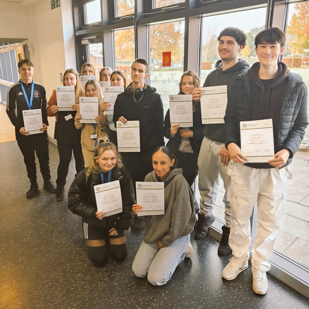RedhillSixthVoc's tweet photo. Congratulations to our year 12 students who passed their 1 day Emergency First Aid Certificate last week ⛑️🤕🩹

#learningoutsidetheclassroom #lifesaver #firstaid https://t.co/rfSqa6yMkv