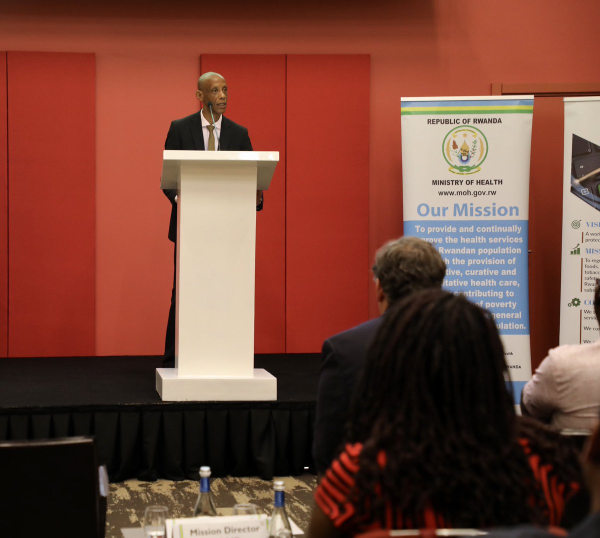 RwandaFDA's tweet photo. Today, in collaboration with @RwandaHealth , we received the National Product Catalog (NPC) Mobile application from our partners @USAIDRwanda , @GHSupplyChain , and rolled out its integration with the Traceability and Verification System (TRVST) supported by @unicefrw . https://t.co/KKGhqvyZkw