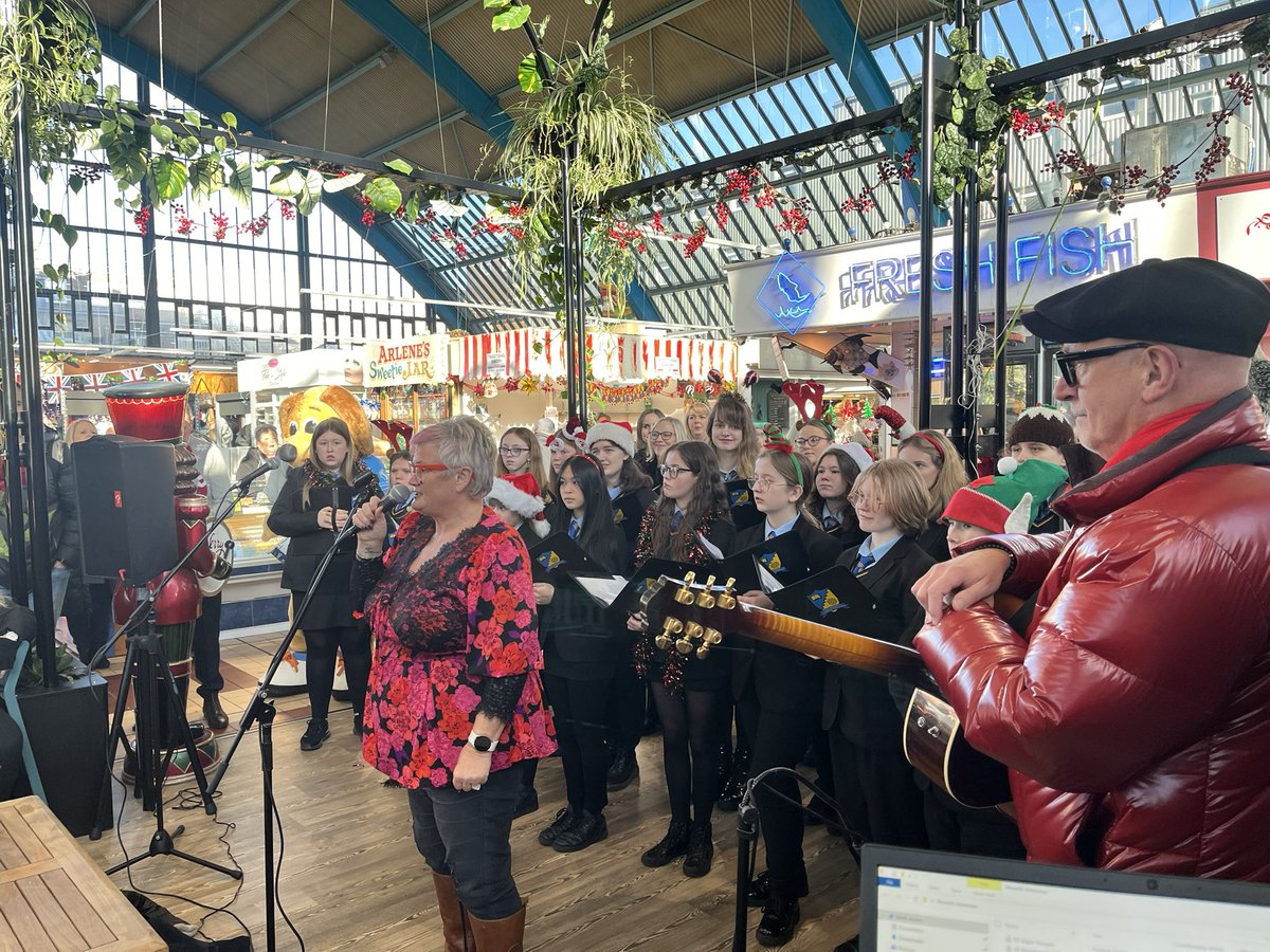Had a great morning supporting the launch of Everyone Deserves a Christmas <a href="/carolynharris24/">Carolyn Harris</a> ! <a href="/Pentrehafod/">Pentrehafod School</a> #everyonedeservesachristmas