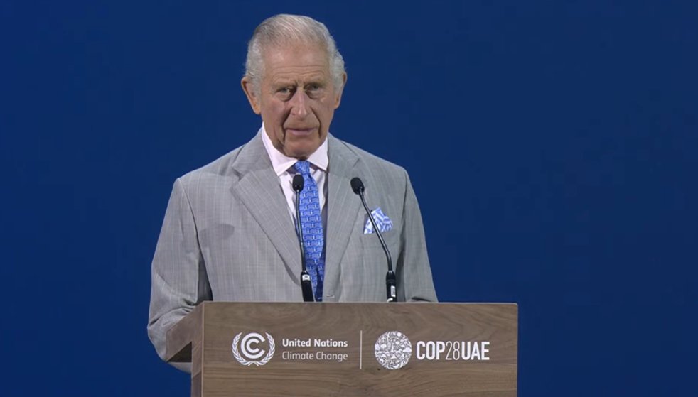 dgatopoulos's tweet photo. Britain's King Charles attends Climate Summit wearing Greek-flag tie and pocket square. 

#Greece https://t.co/4Ofoo6VZDw