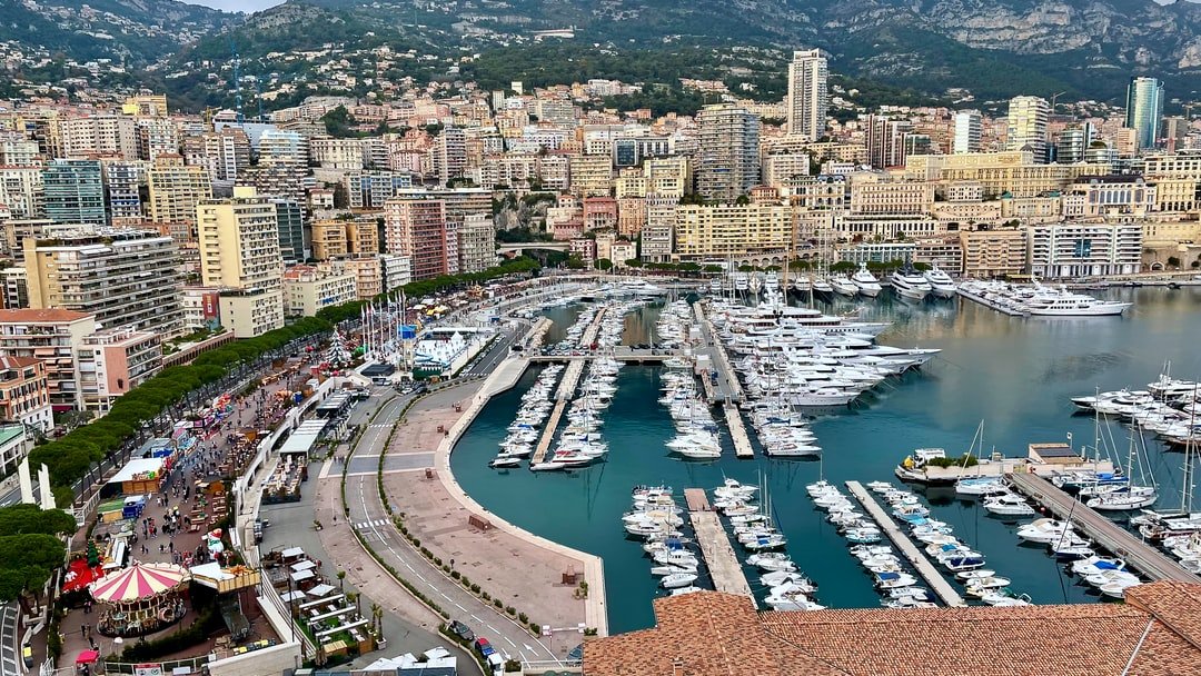 humbotravel's tweet photo. Monaco is the second smallest country in the world, yet it has the highest number of millionaires and billionaires per capita. 

#LuxuryTravel #Monaco #EuropeanTravel #BillionairePlayground #Microstates

Photo by Pedro Bariak https://t.co/QzWJUkwJnl
