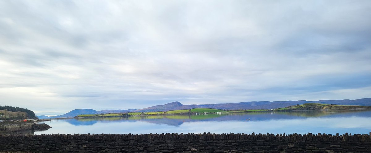 hellyo67's tweet image. Bantry Bay looking particularly stunning on this cold frosty morning