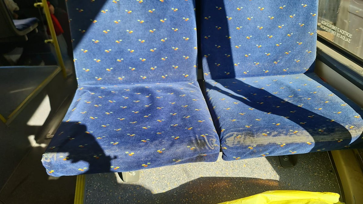 Este es el estado de los buses que la empresa concesionaria de la Línea 16 de Valdezorras, <a href="/CasalAutocares/">Autocares Casal</a> pone a disposición de los usuarios Llevamos semanas padeciendo retrasos en los horarios, buses viejos, averías...Tanto el <a href="/Ayto_Sevilla/">Ayuntamiento de Sevilla</a> como #TUSSAM deberían hacer algo YA!!