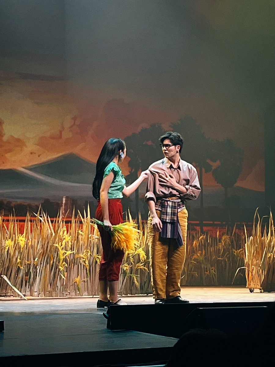 kumkon2's tweet image. ใครสายละครเวทีไม่ควรพลาดเลยบันเทิงสุดๆ เพลินๆ น่ารักเฮฮา ที่สำคัญคือทุกคนร้องเพลงดีมาก🎼ชาวบ้านคือมันเว่อร์
💃🏼แสดงวันที่ 2-3,9-11 ธ.ค.นี้ 
เปิดขายบัตรที่Thaiticketmajor 
อย่าลืมไปดูกันน้า✨
#มนต์รักลุกทุ่งทองกวาวเดอะมิวสิคัล #siampic #siamsquareone #ไปหาเลาะ #indymeen #workpoint