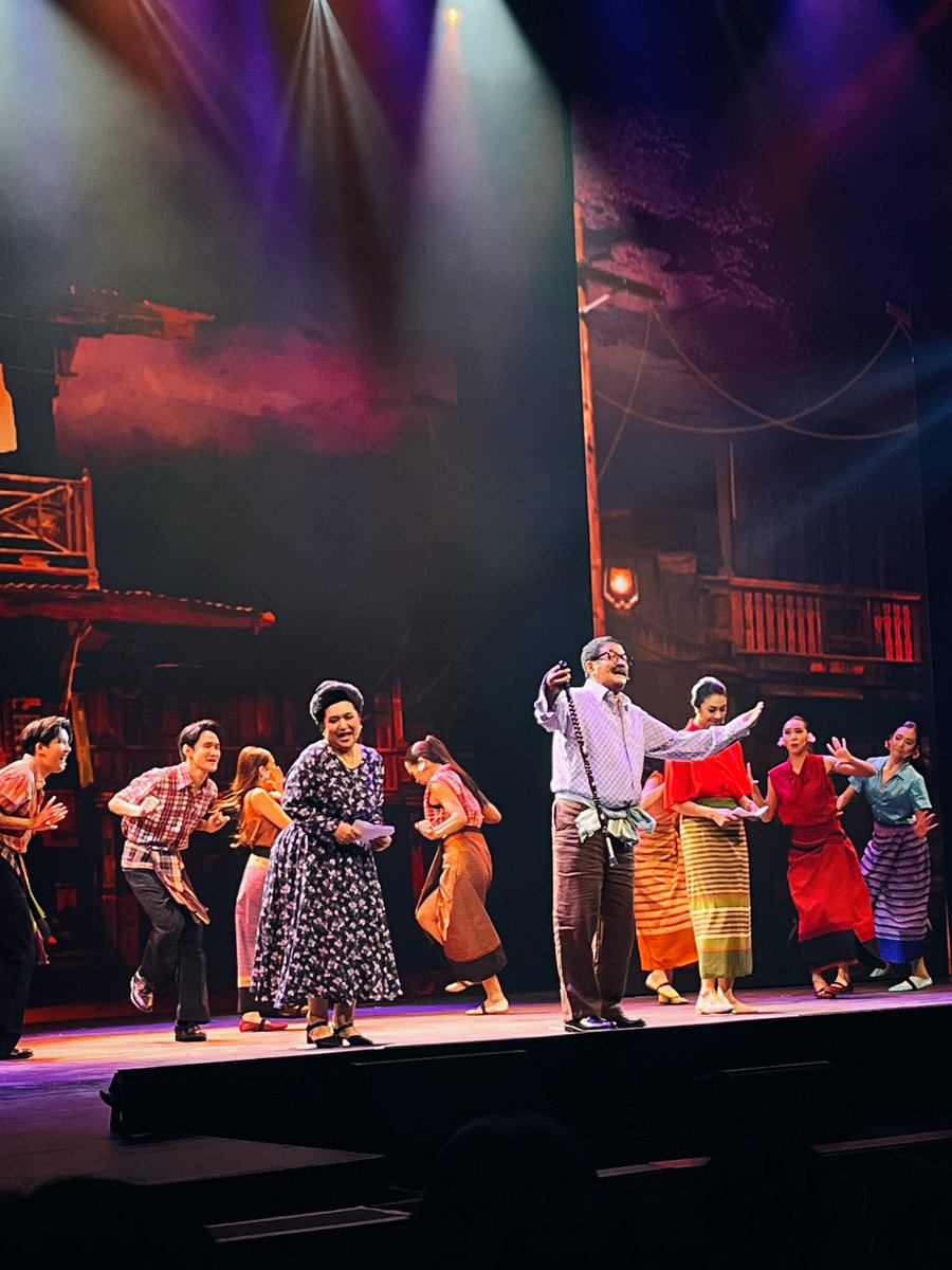 kumkon2's tweet image. ใครสายละครเวทีไม่ควรพลาดเลยบันเทิงสุดๆ เพลินๆ น่ารักเฮฮา ที่สำคัญคือทุกคนร้องเพลงดีมาก🎼ชาวบ้านคือมันเว่อร์
💃🏼แสดงวันที่ 2-3,9-11 ธ.ค.นี้ 
เปิดขายบัตรที่Thaiticketmajor 
อย่าลืมไปดูกันน้า✨
#มนต์รักลุกทุ่งทองกวาวเดอะมิวสิคัล #siampic #siamsquareone #ไปหาเลาะ #indymeen #workpoint