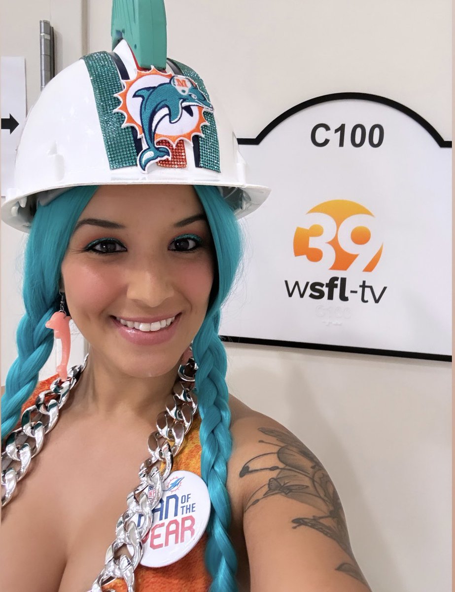 dolphreaky's tweet image. I did a thing yesterday with Jason Carter and @WSFLTV! We had so much fun talking about the @miamidolphins! Watch for the segment during the Monday Night Football Dolphins vs Titans broadcast on Channel 39! 

#finsup #Miami #SouthFlorida #Football #MondayNightFootball #NFL…