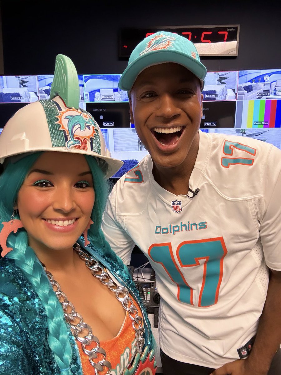 dolphreaky's tweet image. I did a thing yesterday with Jason Carter and @WSFLTV! We had so much fun talking about the @miamidolphins! Watch for the segment during the Monday Night Football Dolphins vs Titans broadcast on Channel 39! 

#finsup #Miami #SouthFlorida #Football #MondayNightFootball #NFL…