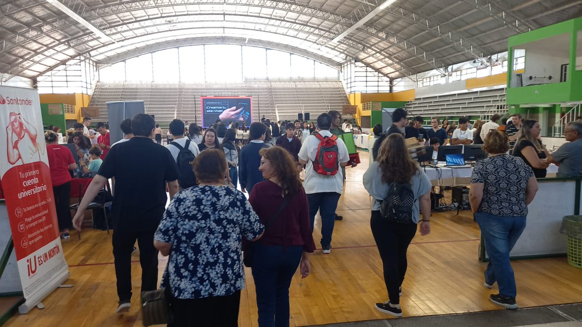 ProduccionMza's tweet photo. #Gestión #Mendoza   
Estamos en el Encuentro de Cierre de Temporada de #MendozaFutura en Zona Este, donde se exponen 26 proyectos con una gran concurrencia de visitantes ¡Muchas gracias por acompañarnos! https://t.co/LRvo4iHvw6