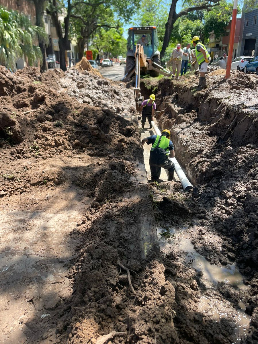 chacosameep's tweet photo. 👷‍♂️ Llevamos  adelante la Colocación de cañería #cloacal 🕳️ en #Resistencia para mejorar el sistema de efluentes en la localidad.
📍Av. Italia y 9 de Julio. https://t.co/TPrcuBeMDi