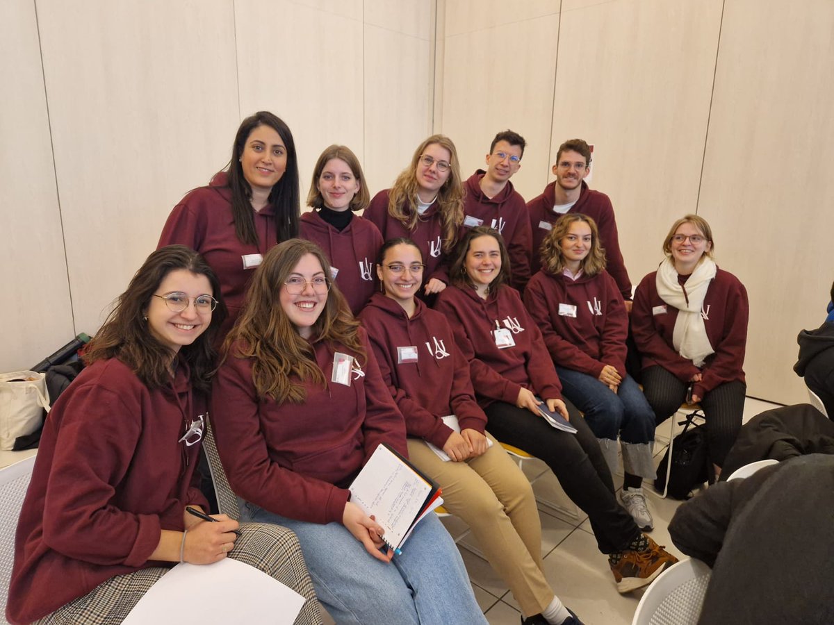 Notre ✨ dream team ✨ des organisateurs !

Pas de forum sans eux qui ont œuvré comme chaque année pour organiser au mieux cet événement.