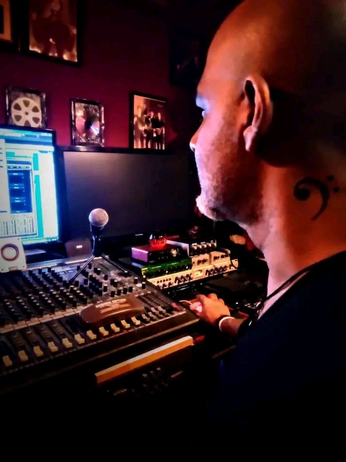 srmediagroup1's tweet photo. #mix #artist #music #sraheemani #srmediagroup #srstudios #nightlife #target https://t.co/VsOfc9Z5FW