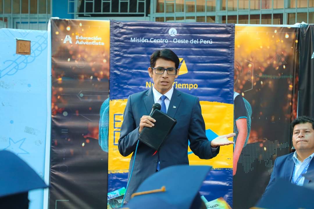FSOPLAPUCO's tweet photo. Con una ceremonia especial se llevó a cabo la graduación 🎓 #NTSCHOOL en el colegio ALBORADA del Callao.
Líderes de la @AdventistaMiCOP oficiaron tal ceremonia. #Alabado sea Dios 🙏 @Pr_MichaelRojas https://t.co/kqMSNzoZSA