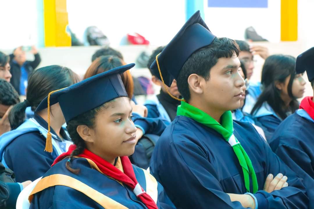 FSOPLAPUCO's tweet photo. Con una ceremonia especial se llevó a cabo la graduación 🎓 #NTSCHOOL en el colegio ALBORADA del Callao.
Líderes de la @AdventistaMiCOP oficiaron tal ceremonia. #Alabado sea Dios 🙏 @Pr_MichaelRojas https://t.co/kqMSNzoZSA