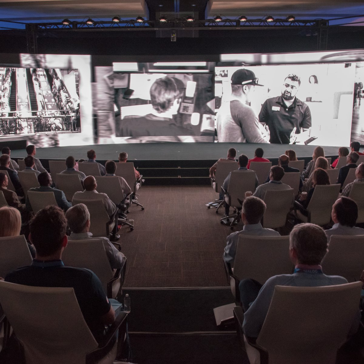 Events can be a powerful tool for B2B marketers to leverage in their marketing strategy. Check out our guide to help you get the most out of your B2B event marketing efforts: bit.ly/46IYhUZ 
#hartmannstudios #eventmarketing #eventproduction