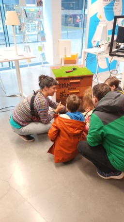 Last Saturday, our cosmochemists and archaeologists shared their love of science at #DagvandeWetenschap at <a href="/Muntpunt/">Muntpunt</a>!  #AstronautArchaeology