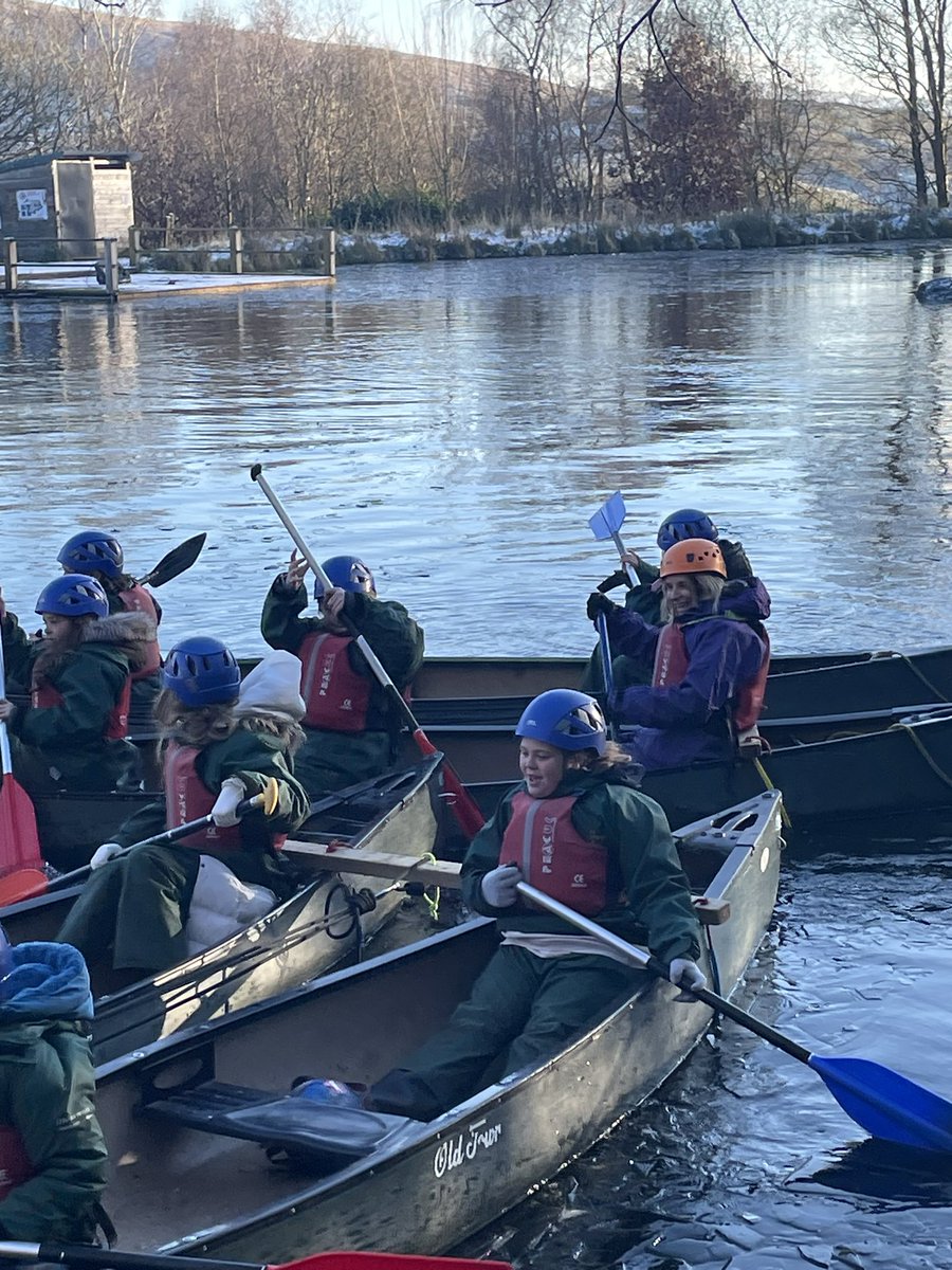 First up, the Valley team are canoeing on the icy lake❄️ @WCommonPS #WCPSPromise