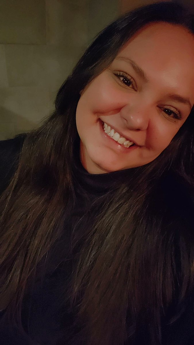 SofuAnderson's tweet photo. Holisss! Beboteo cuidado hoy, esperando la lluvia 🌩 #nadiedicenada https://t.co/o3cizXpbDS