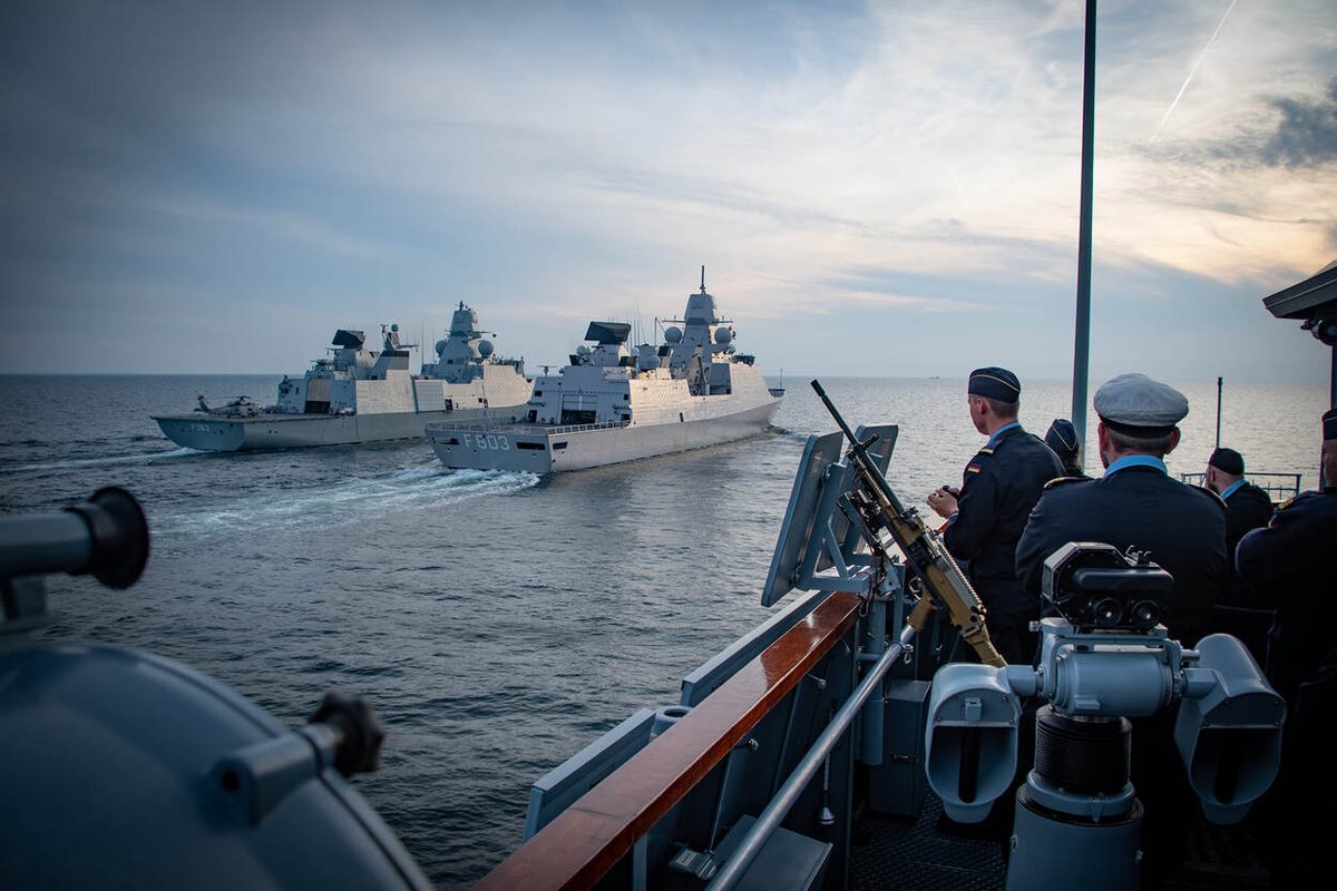 kon_marine's tweet photo. https://t.co/JJ5CCX3Kc5. Tromp deed samen met onder andere mijnenjager https://t.co/JJ5CCX3Kc5. Vlaardingen de afgelopen 2 weken mee aan de door Finland 🇫🇮 georganiseerde NAVO-oefening Freezing Winds 👉  https://t.co/Ur9LsiGCph

#KoninklijkeMarine #FRWI23 #WeAreNATO #Merivoimat https://t.co/KBhvNaSTrA