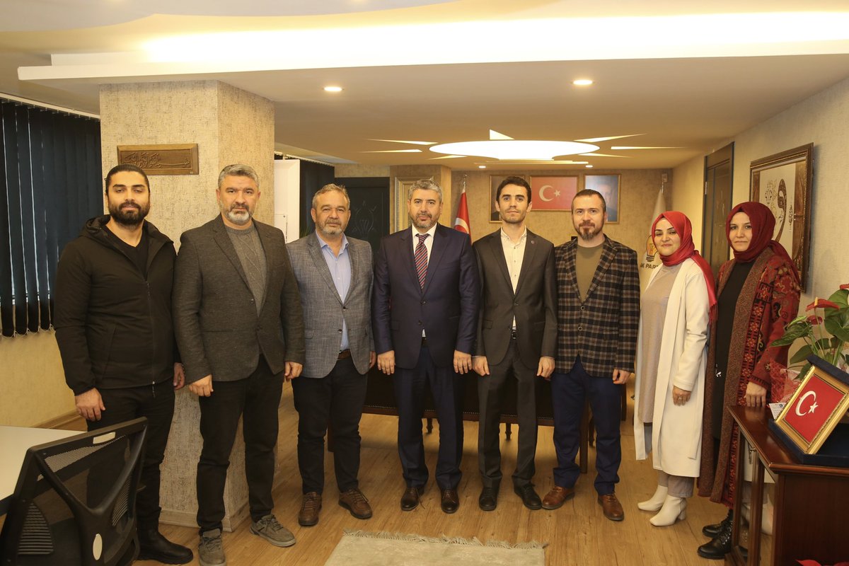 Eğitim-Bir-Sen Ankara 6 Nolu Şube Başkanı Uğur Kolsuz ve Şube Yönetim Kurulu Üyelerini ilçe başkanlığımızda ağırladık.

Ziyaretleri için teşekkür ederim.