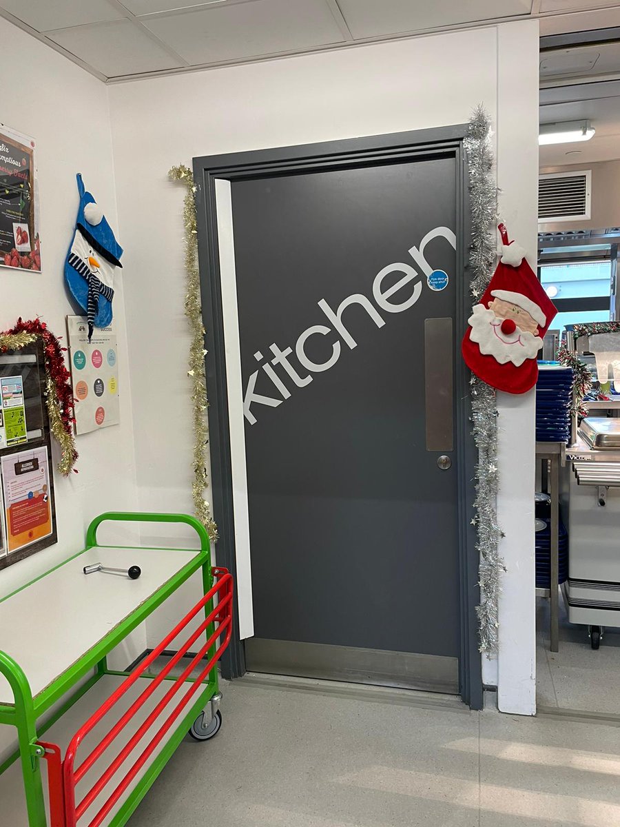 JoLane46200177's tweet image. @SpringvalePS Day 1 of Christmas countdown. #Christmas2023