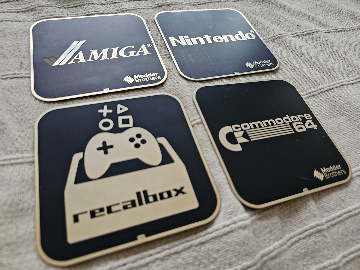 EMegamanu's tweet image. @ModderBrothers @recalbox Trop cool les dessous de verre sont bien arrivés.

Sympa pour une première case du calendrier de l'avent. Un peu trop même, je vais être déçu les autres jours. :p