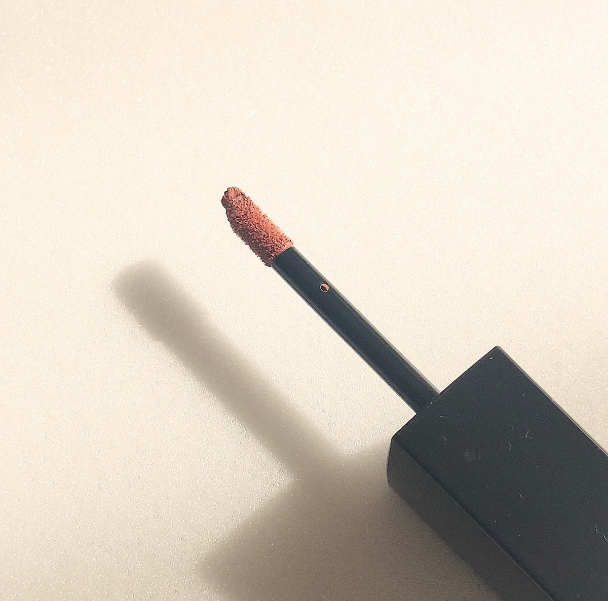 KATEさまから頂きました💄
リップモンスタースフレマット
M07 焦がしパンの運命

スモーキーなオレンジブラウン系
ふわっと馴染みやすい 曖昧マットの質感とくすみカラーがお洒落
スルッと滑らかなのでマットリップ初めてさんにもおすすめ♡

#推しKATE プチプラコスメ
#リップモンスタースフレマット