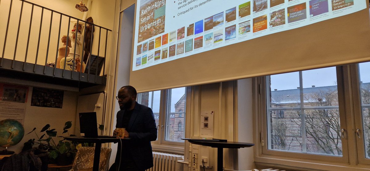 Fantastic to have <a href="/PrinceGuma/">Prince Guma</a> sharing his work on incompleteness,  infrastructures and makeshift urbanisms here <a href="/KuSamf/">KU Samfundsvidenskab</a> Anthropology.