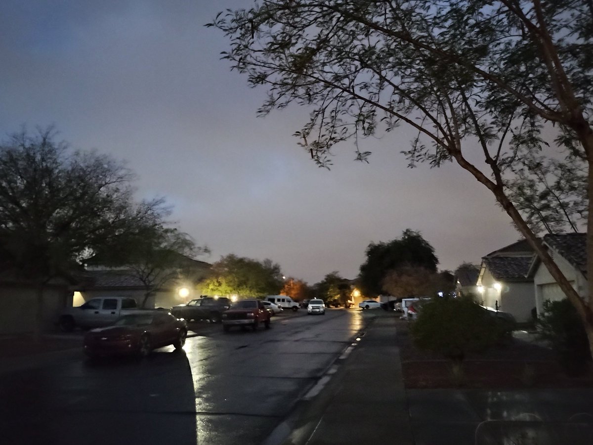 DemetriusQuiro1's tweet photo. Beautiful Morning today with a little wet roads drive safe out there Phoenix https://t.co/otWiNWKFJG