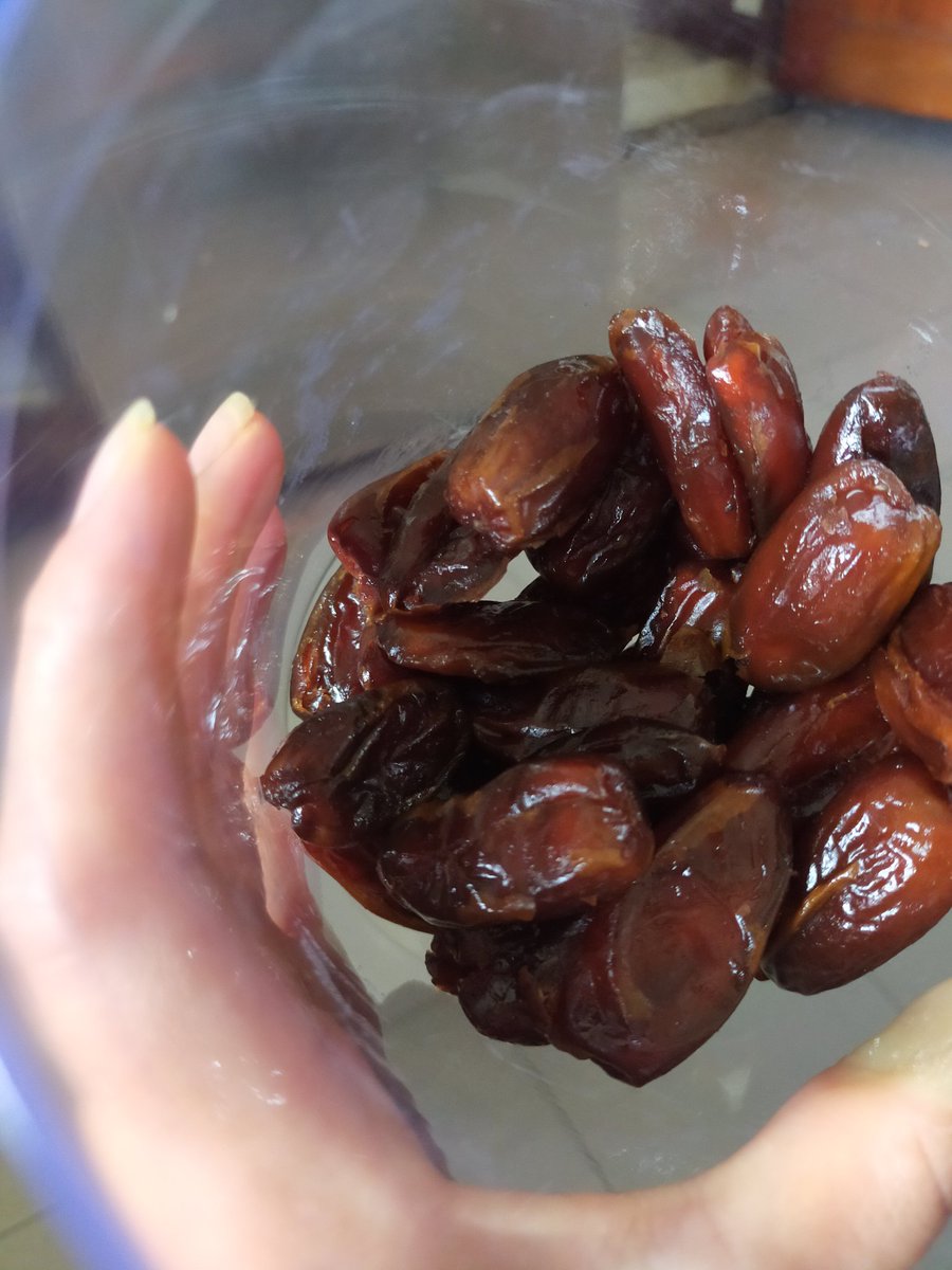 NisaIda5's tweet photo. @junedarville I eat kurma every morning https://t.co/lSicMoGYRi