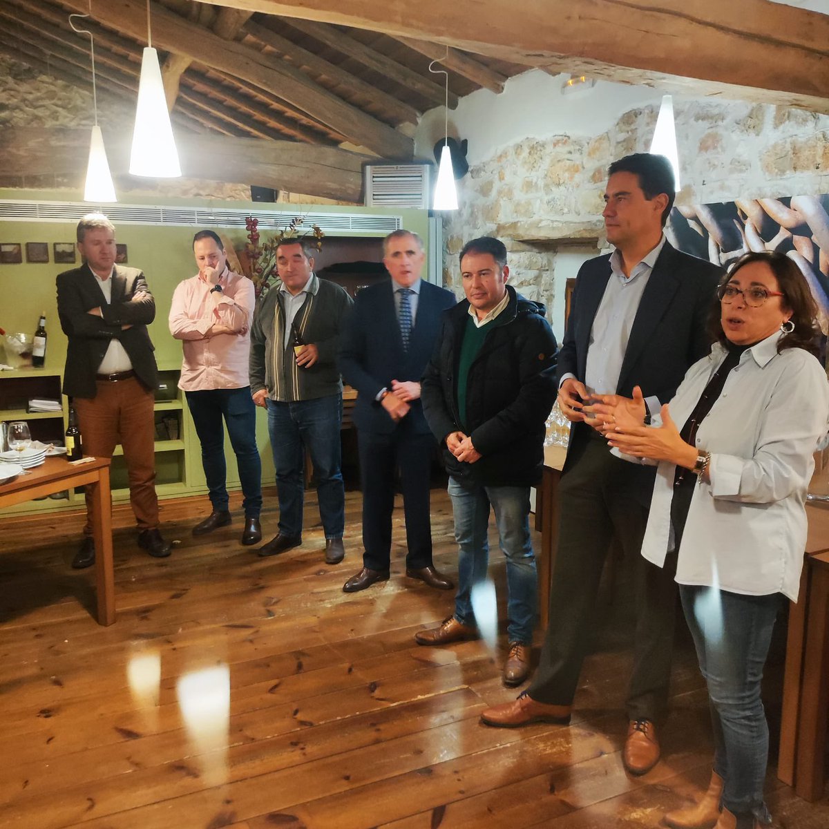 💼 Ayer, en Atapuerca se celebró la Junta Directiva Comarcal de Burgos Este dirigida por <a href="/RaquelContr2/">Raquel Contreras</a> con la presencia de Víctor Arnaiz, <a href="/angelibaher/">Ángel Ibáñez</a> y Javier Lacalle.

✅ Los buenos resultados en la comarca son fruto de una acción política municipal por y para las personas.