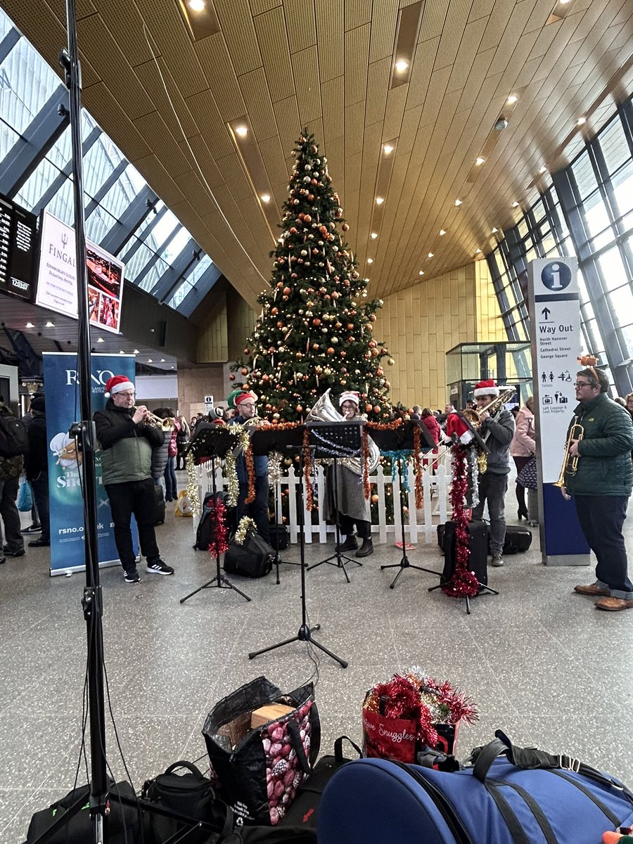 CommRailGeekery's tweet image. We welcomed the @RSNO at Queen St station today playing some fabulous Christmas music to promote their #TheSnowman Concert, which is sponsored by @ScotRail. Don’t think much of the stand-in with the sleigh bells… (that would be me in case you think I’m just being rude!)