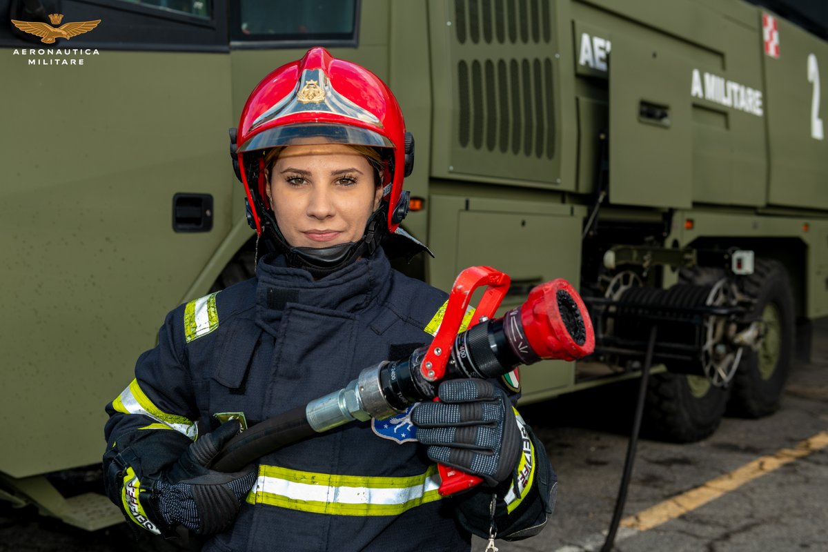 ItalianAirForce's tweet photo. Hai mai sentito parlare dello specialista antincendio?
Questo è uno dei compiti che possono svolgere i Volontari in Ferma Prefissata Iniziale 

Tutte le informazioni per inviare la tua domanda al link 👉 https://t.co/iYbWbQVxLQ

#Concorsi2024  #AeronauticaMilitare https://t.co/BFNeqpcj3X