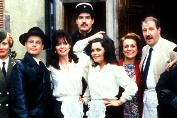 _catseries's tweet photo. EP! 'L'escurçó negre', 'Allo Allo', 'Els joves', o 'Sí, primer ministre', entre altres sèries mítiques britàniques, es podran veure en català a la plataforma 3Cat a partir d'aquest dissabte! Un regal majúscul!!Feu-ne difusió perquè tothom ho sàpiga! https://t.co/dTSnu9hLol