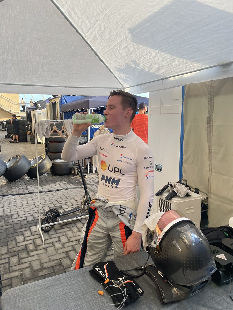 dani_miranda96's tweet image. Horas antes fue top 9, ahora es ¡top 3!

Este piloto paraguayo @JoshuaDuerksen1, está totalmente loco y es un crack. Finalizó los test de postemporada de la Fórmula 2 en el podio con un tiempo de 1:36.872

Sí, vale la pena recalcar que es su primera vez en la categoría

Orgullo🇵🇾