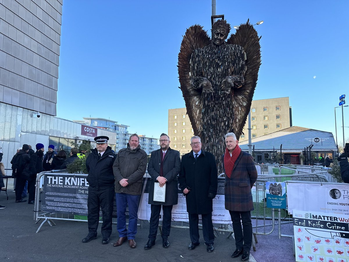 A great privilege to speak at the unveiling of the Knife Angel in Walsall this morning @WMLieutenancy . This sculpture is formed of 100,000 blunted knives #KnifeAngelWalsall and highlights the devastating impact of knife crime. @WalsallCouncil @WalsallPolice