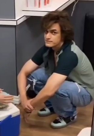 Why so cute me Khan 😀😀😀

@momo_mohsin #MohsinKhan #MohsinAsMaddy