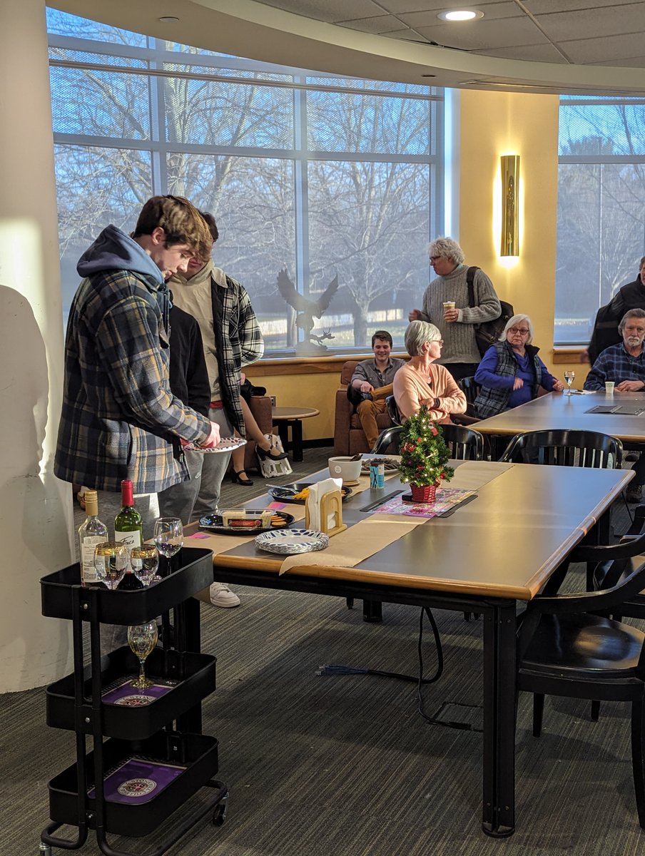 macphaidin_lib's tweet image. #MacphaidinLibrary thanks John Rodrigue for his fascinating discussion about the Civil War and the end of slavery in the deep south. Borrow his new book, Freedom&apos;s Cresent, from the library!

#FacultyScholarship #CivilWar #StonehillLibrary
