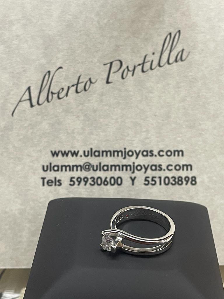 ulammjoyas's tweet photo. ¡Echa un vistazo a la Story de Ulamm Joyas! https://t.co/6gxQqONeLr
#anillosdecompromiso #diamantes #brillantes #ulammjoyas #argollas #matrimonio #Joyerias #zocalo #joyas #mexico #df #cdmx #diseño #personalizados #boda #albertoportilla #anillos https://t.co/jInvtVMV5R