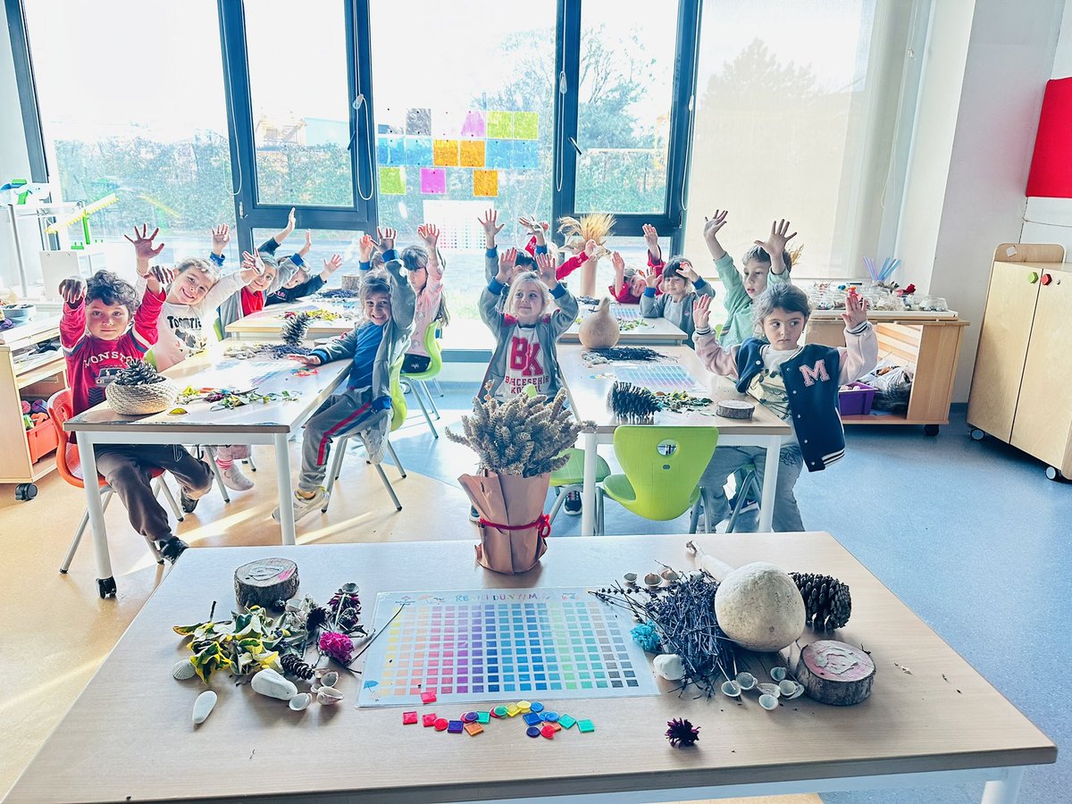 aysebilgin37's tweet photo. Master Kids “Tabiatta Sanat” Renkler Nereden Gelir? Doğadan Edindiğimiz Materyaller İle Renk Kartelası Üzerinde Eşleştirme Çalışması Yaptık. #masterkids #bkokuloncesi #heranımdabahcesehir #bahcesehirkoleji @mturanoznacar @BkOmerli @burcinertik https://t.co/odTtSQGefL